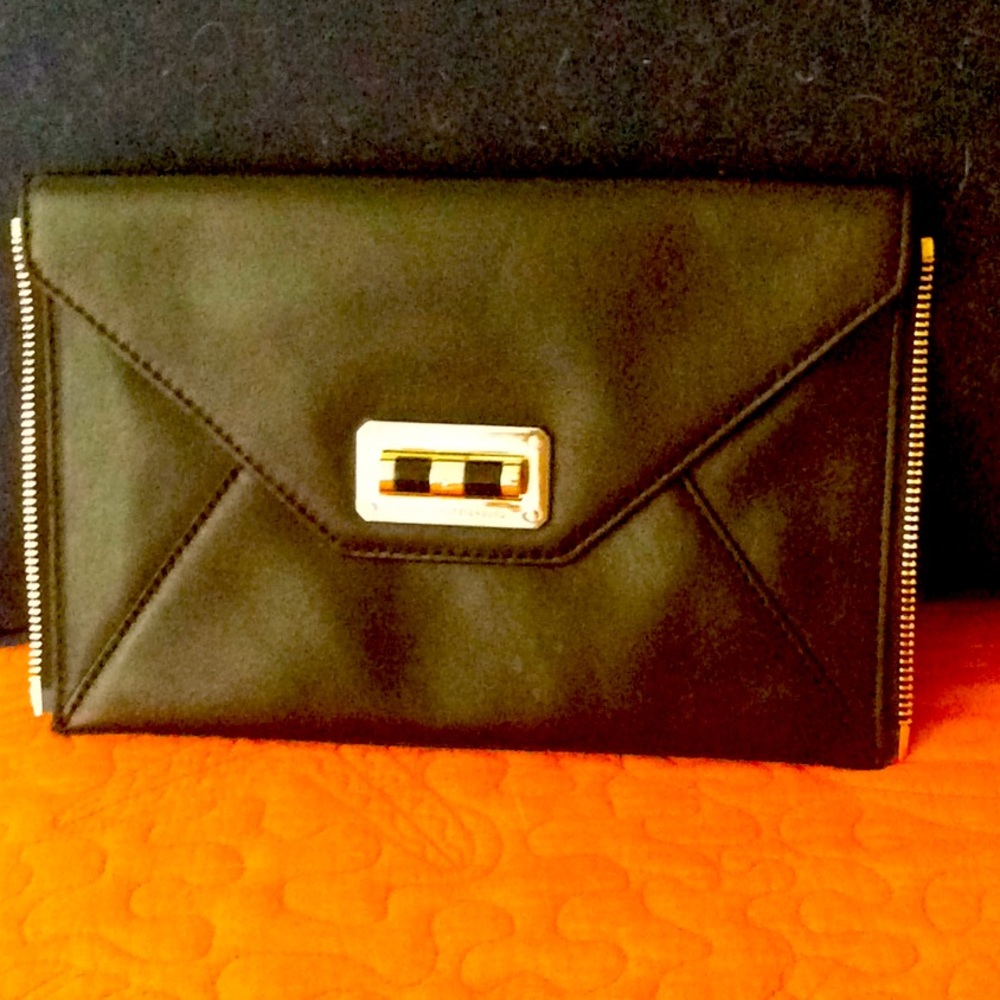 Diane Von Furstenberg Black leather clutch